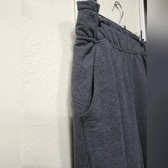 Lululemon Hello Sunday Crop in Heathered Mod Black - Size 4 - Picture 3 of 7